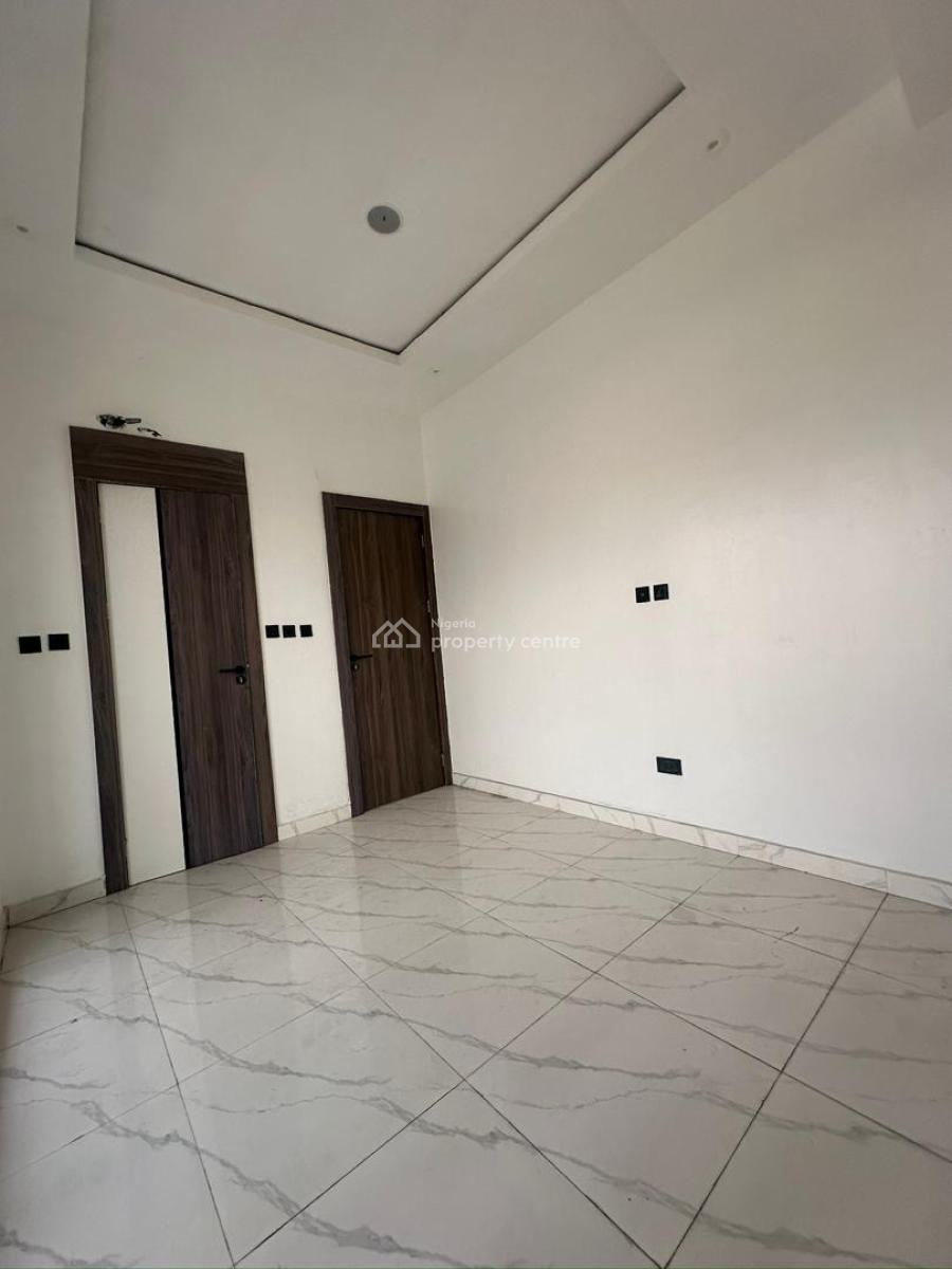 Spaciously 3 Bedroom Apartment with Swimming Pool & Elevator, Lekki Phase 1, Lekki, Lagos, Flat / Apartment for Sale
