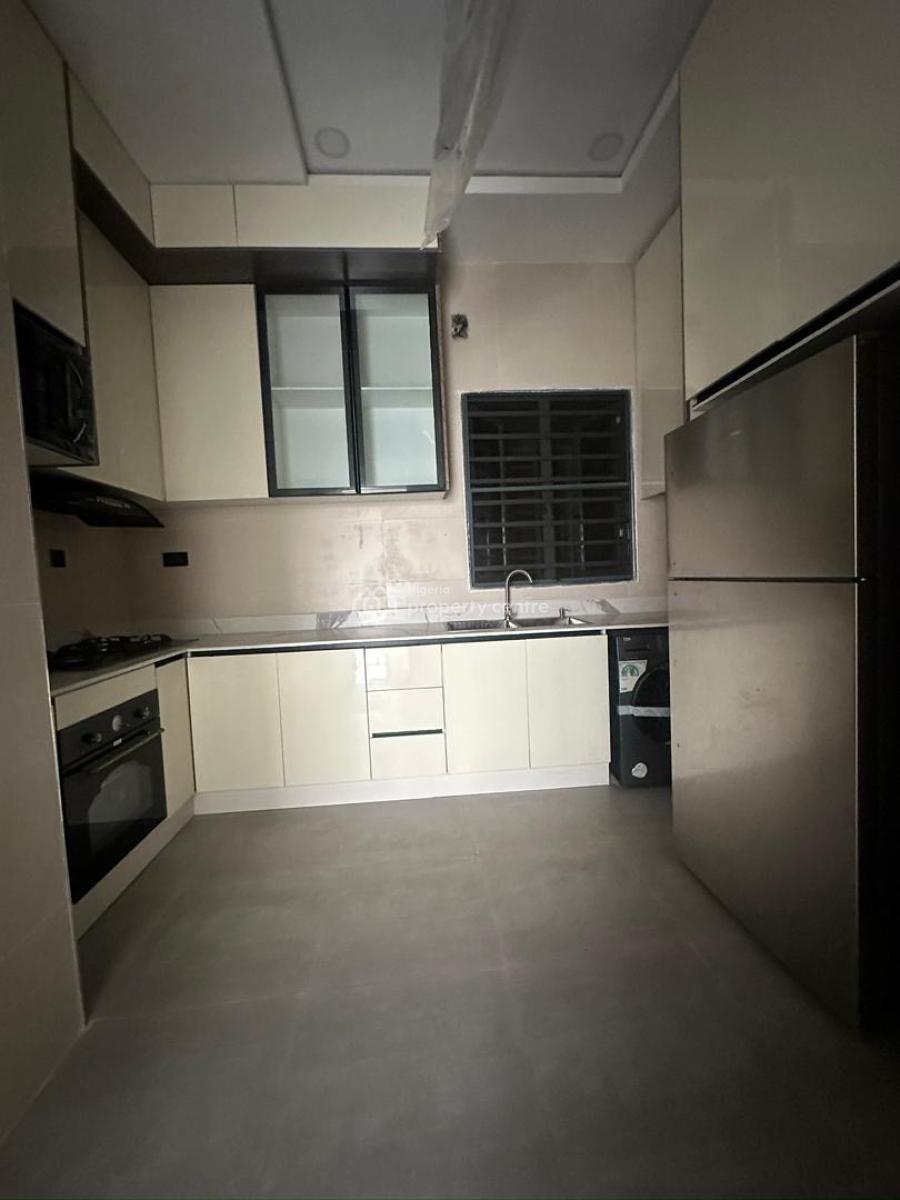 Spaciously 3 Bedroom Apartment with Swimming Pool & Elevator, Lekki Phase 1, Lekki, Lagos, Flat / Apartment for Sale