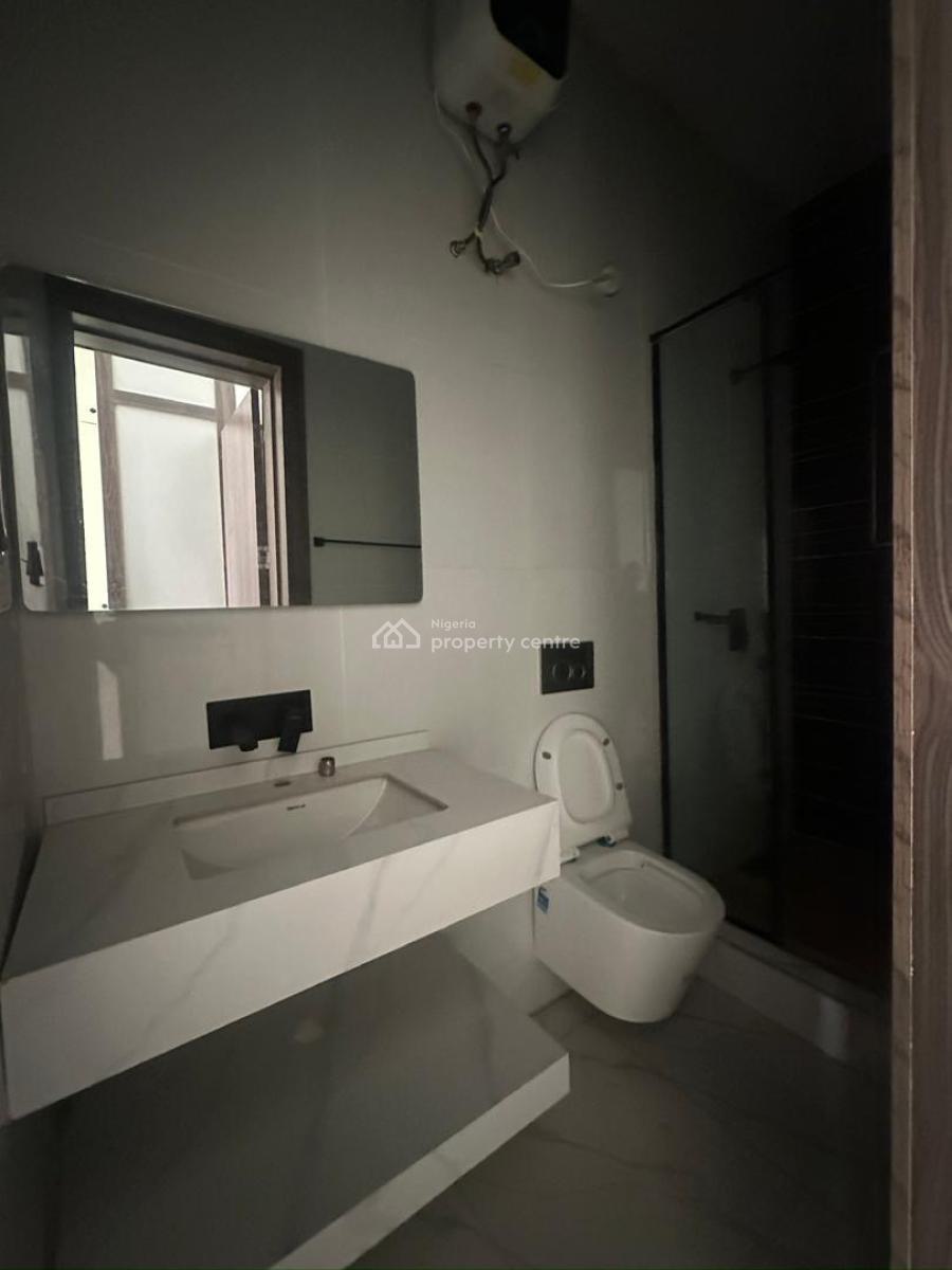 Spaciously 3 Bedroom Apartment with Swimming Pool & Elevator, Lekki Phase 1, Lekki, Lagos, Flat / Apartment for Sale