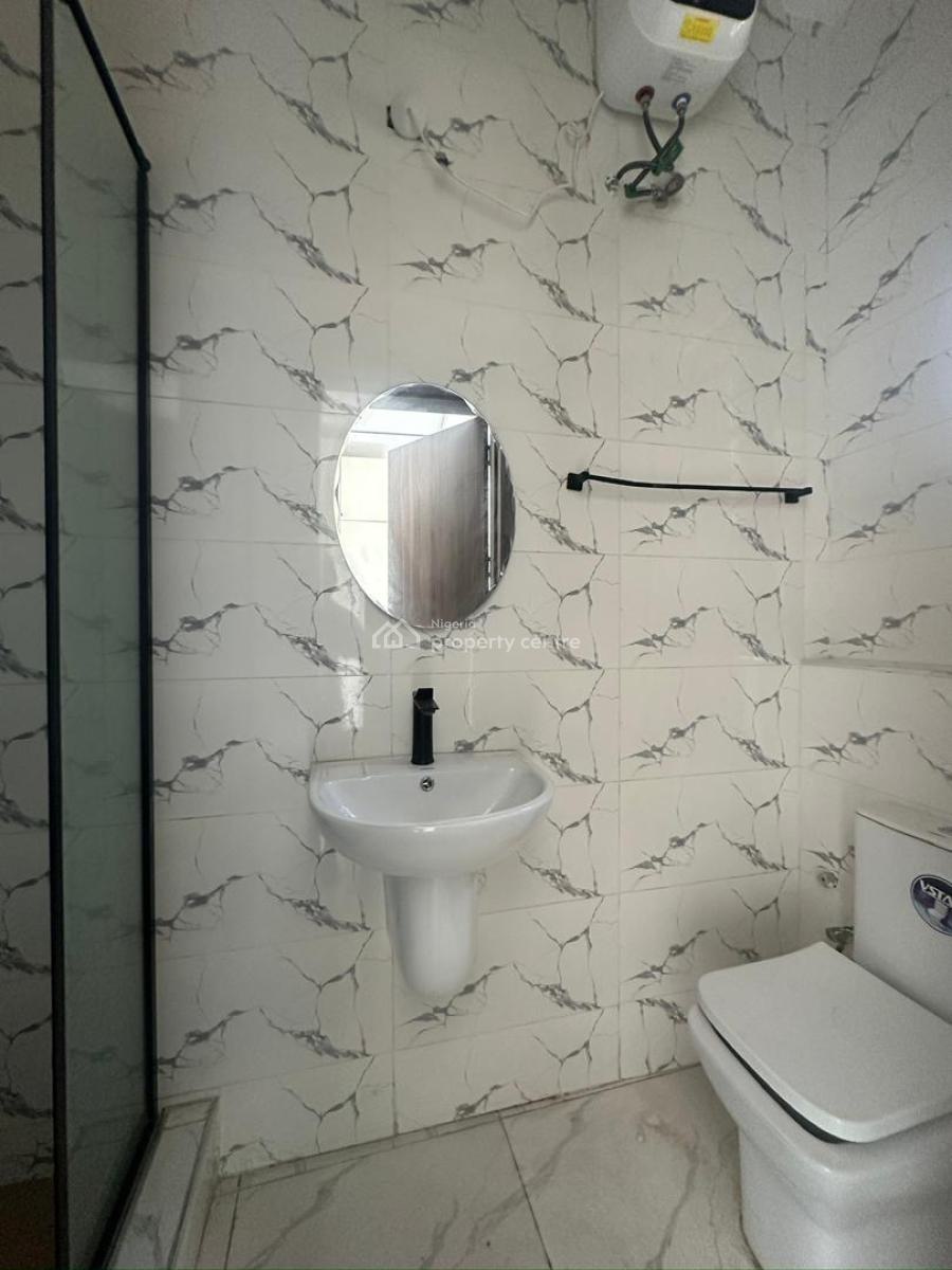 Spaciously 3 Bedroom Apartment with Swimming Pool & Elevator, Lekki Phase 1, Lekki, Lagos, Flat / Apartment for Sale