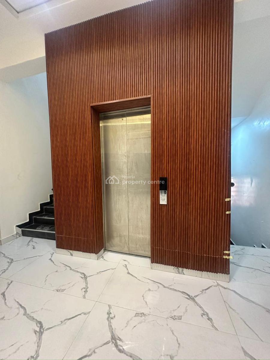 Spaciously 3 Bedroom Apartment with Swimming Pool & Elevator, Lekki Phase 1, Lekki, Lagos, Flat / Apartment for Sale