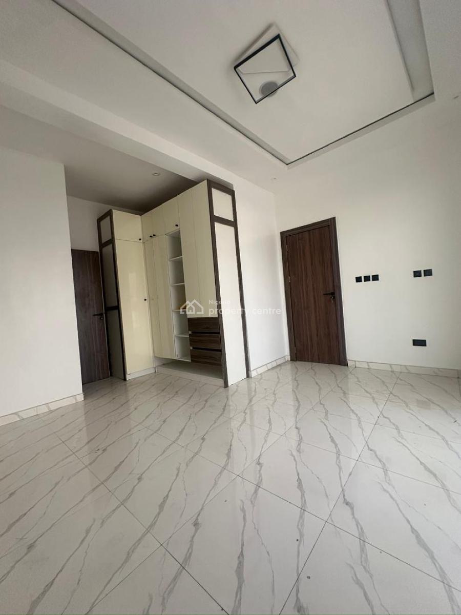 Spaciously 3 Bedroom Apartment with Swimming Pool & Elevator, Lekki Phase 1, Lekki, Lagos, Flat / Apartment for Sale