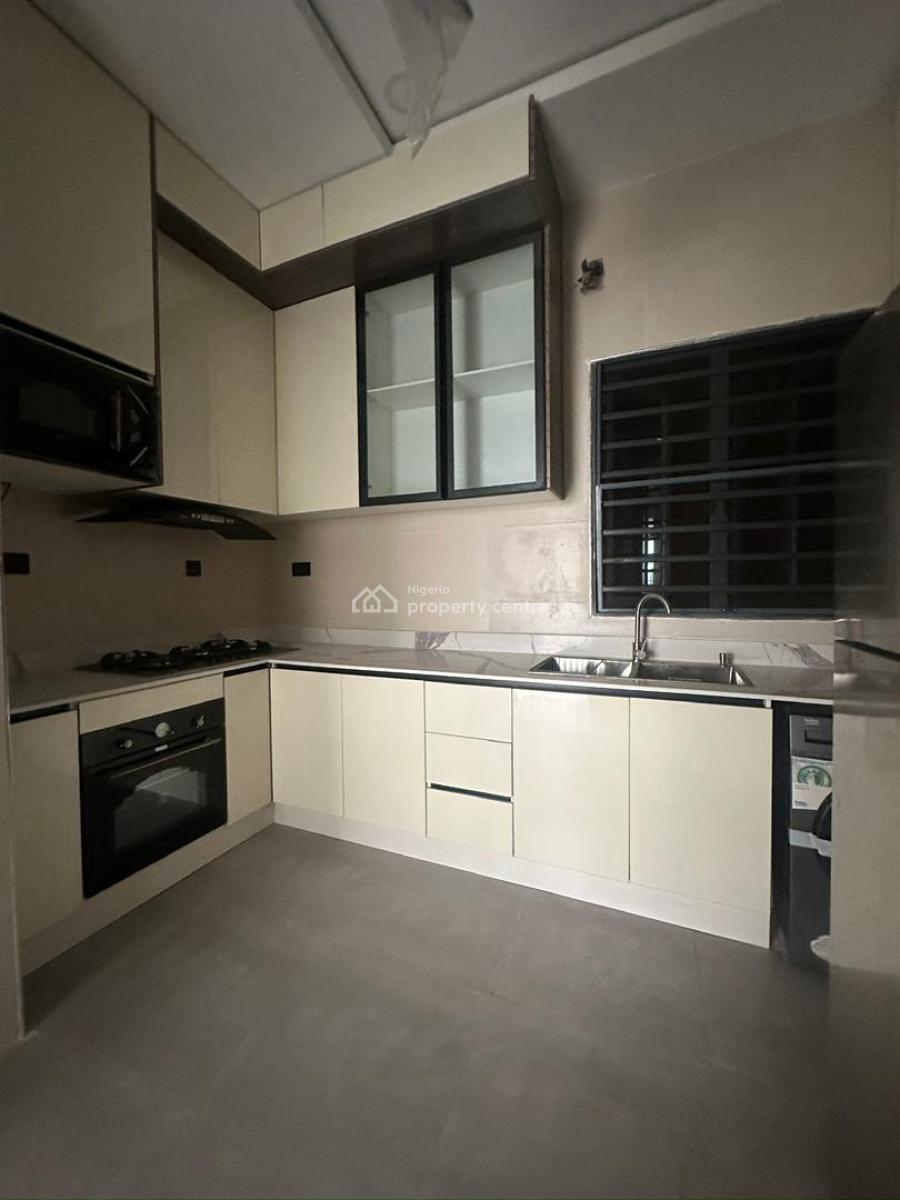 Spaciously 3 Bedroom Apartment with Swimming Pool & Elevator, Lekki Phase 1, Lekki, Lagos, Flat / Apartment for Sale