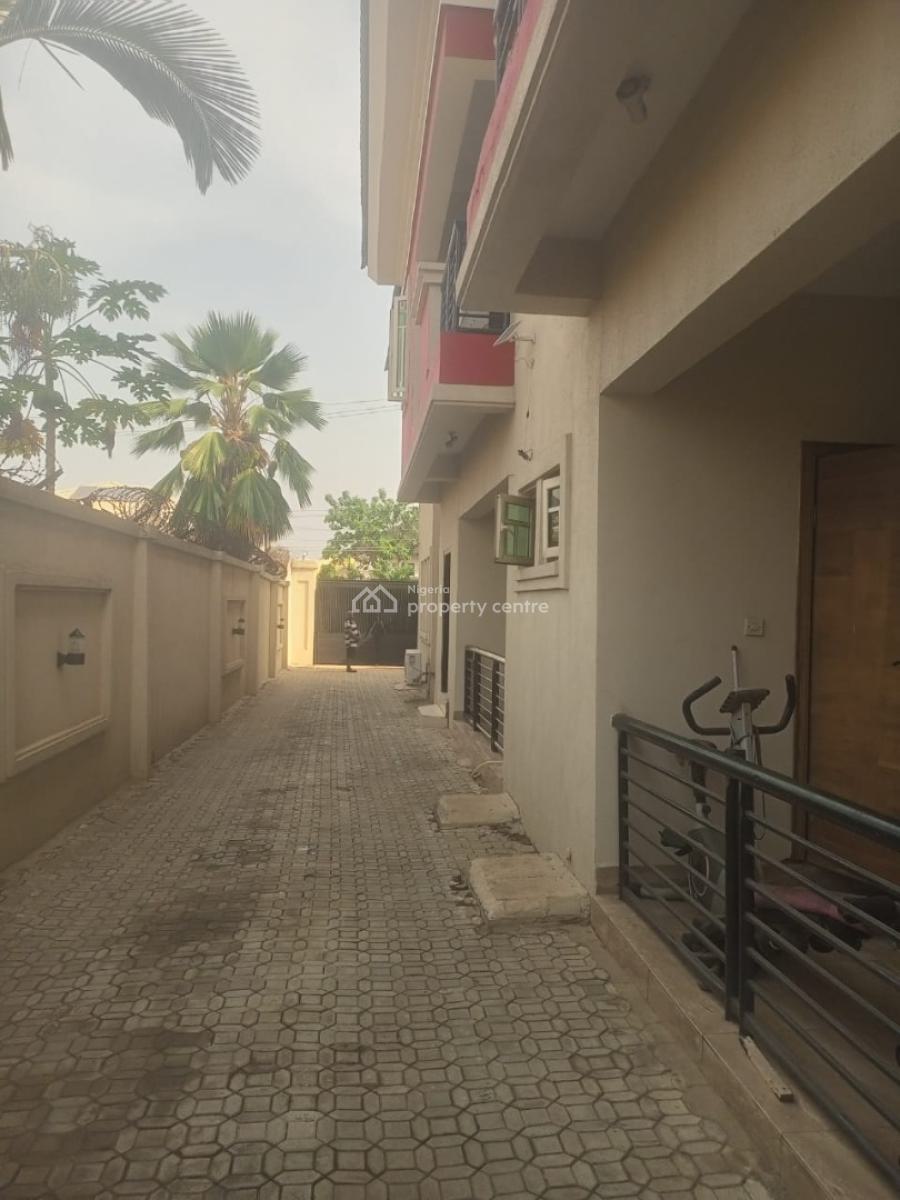 3 Bedroom Flat Upstairs, Unilag Estate, Gra Phase 1, Magodo, Lagos, Flat / Apartment for Rent