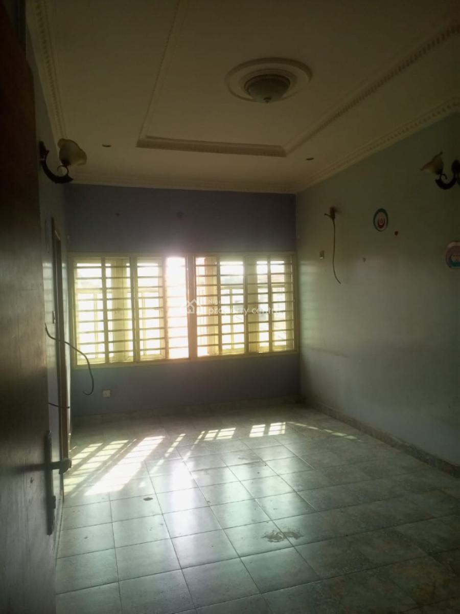 3 Bedroom Flat Upstairs, Unilag Estate, Gra Phase 1, Magodo, Lagos, Flat / Apartment for Rent