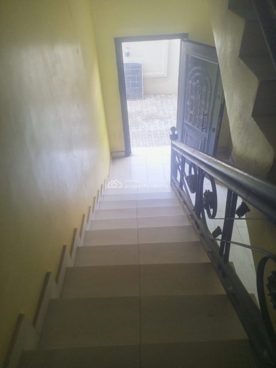 3 Bedroom Flat Upstairs, Unilag Estate, Gra Phase 1, Magodo, Lagos, Flat / Apartment for Rent