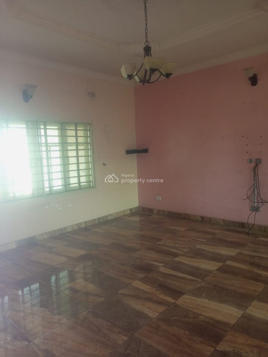 3 Bedroom Flat Upstairs, Unilag Estate, Gra Phase 1, Magodo, Lagos, Flat / Apartment for Rent