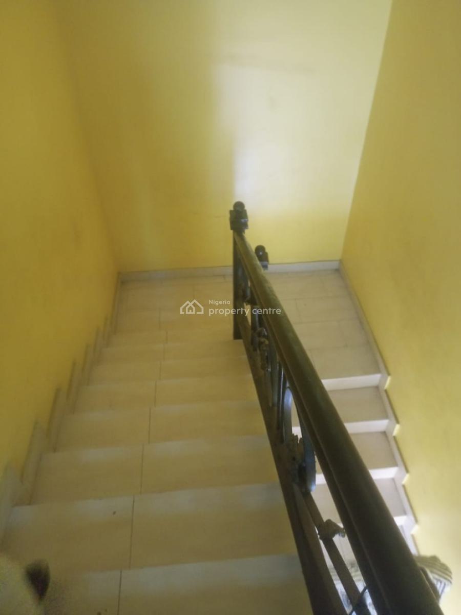 3 Bedroom Flat Upstairs, Unilag Estate, Gra Phase 1, Magodo, Lagos, Flat / Apartment for Rent