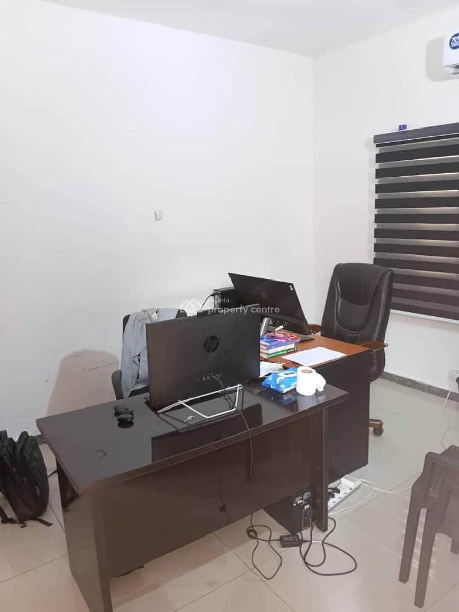 2 Rooms Bq for Office Space, Lekki Phase 1, Lekki, Lagos, Commercial Property for Rent