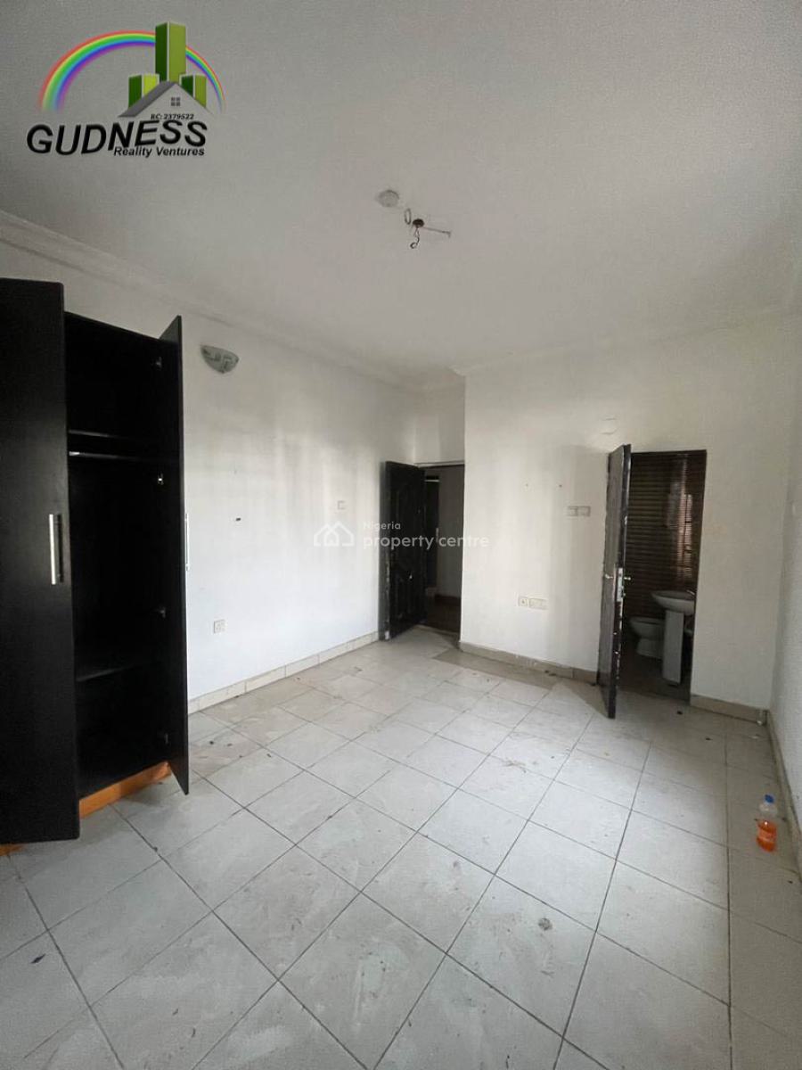 Spacious 3 Bedroom Flat, New Road, Lekki, Lagos, Flat / Apartment for Rent