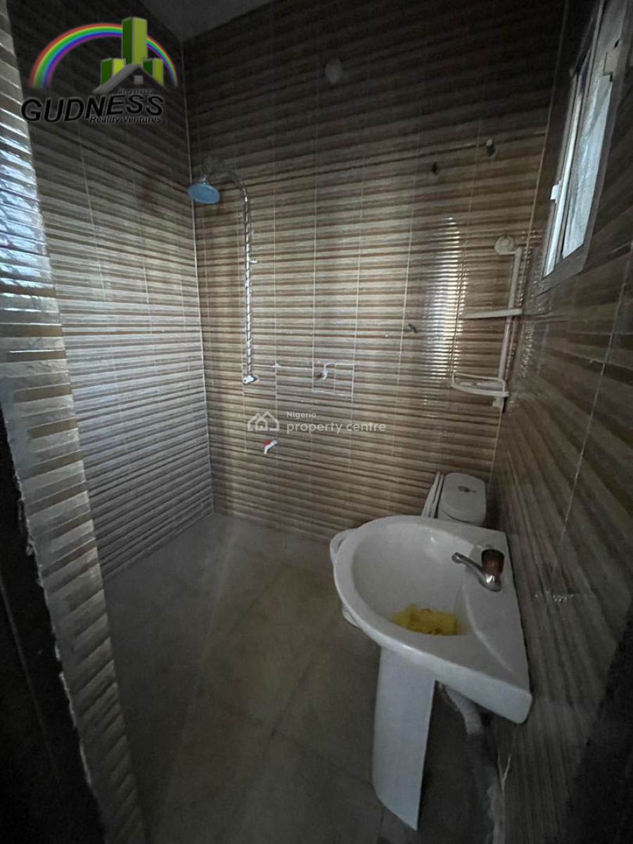 Spacious 3 Bedroom Flat, New Road, Lekki, Lagos, Flat / Apartment for Rent