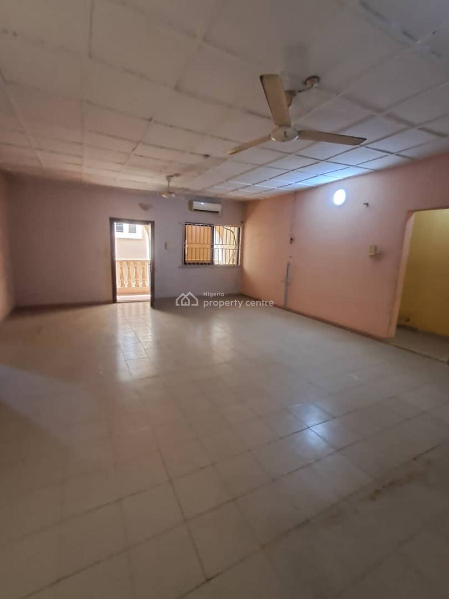 Well Maintained Standard 3 Bedroom Apartment, Gra Phase 2, Magodo, Lagos, Flat / Apartment for Rent
