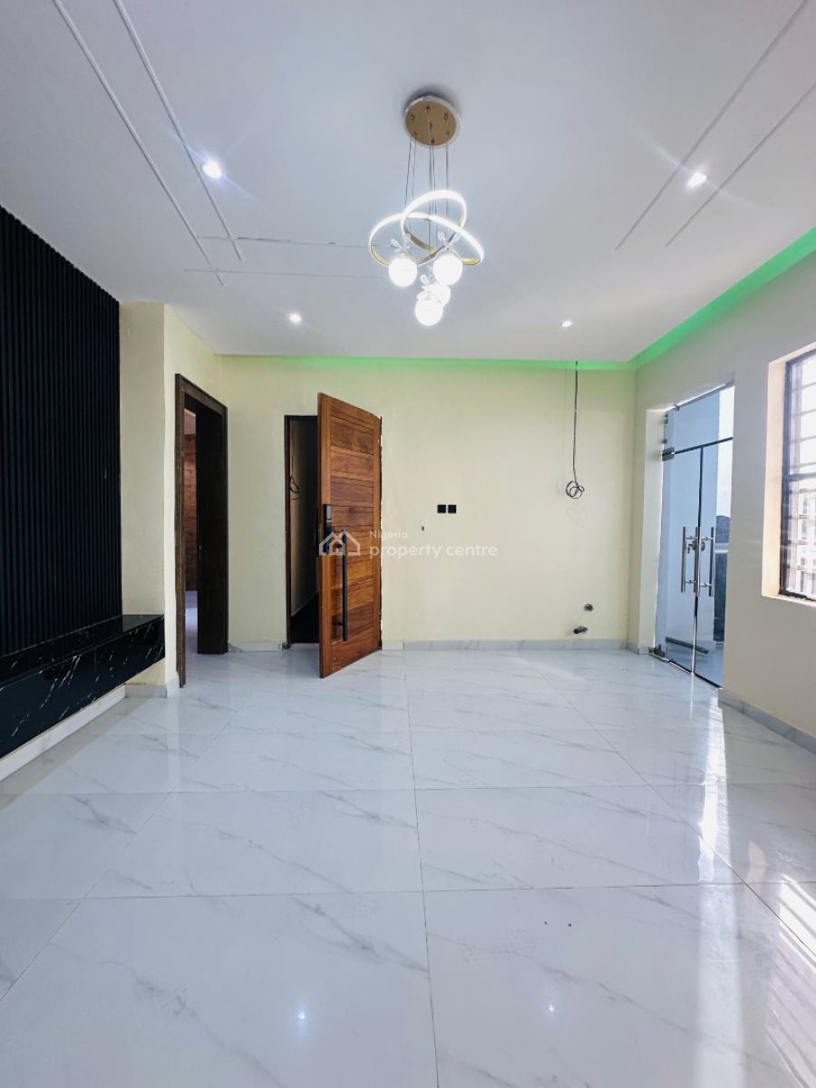 Beautifully Built 2 Bedroom Apartment with Bq & Elevator, Lekki Phase 1, Lekki, Lagos, Flat / Apartment for Sale