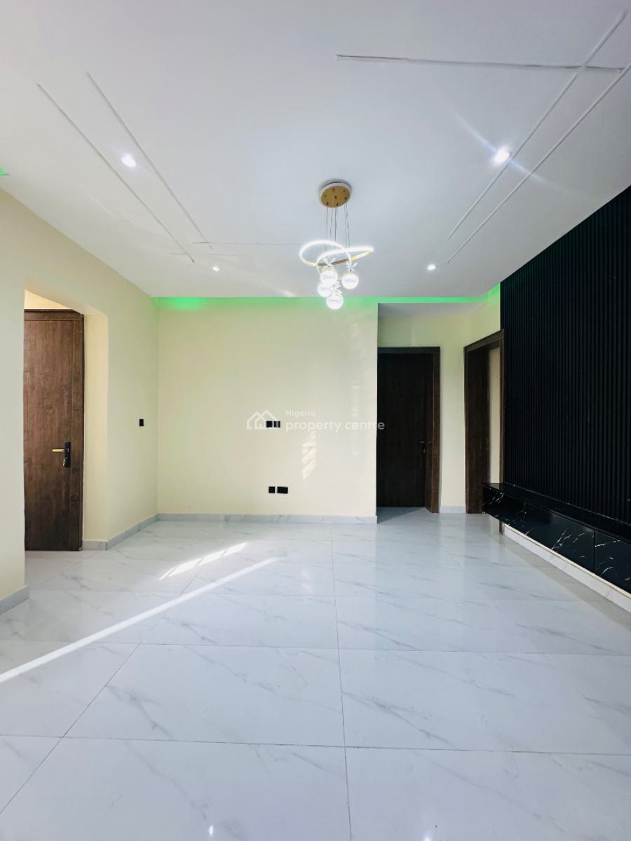 Beautifully Built 2 Bedroom Apartment with Bq & Elevator, Lekki Phase 1, Lekki, Lagos, Flat / Apartment for Sale