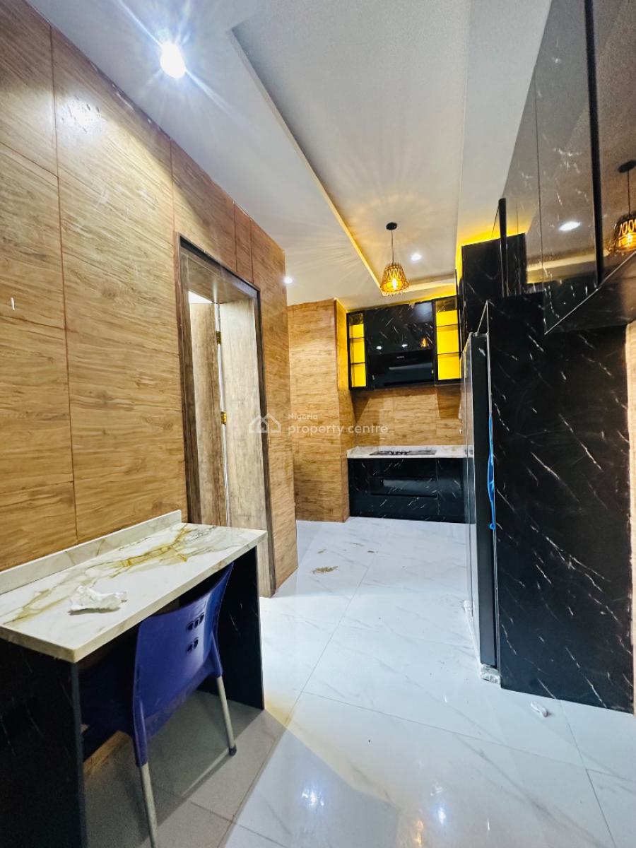 Beautifully Built 2 Bedroom Apartment with Bq & Elevator, Lekki Phase 1, Lekki, Lagos, Flat / Apartment for Sale