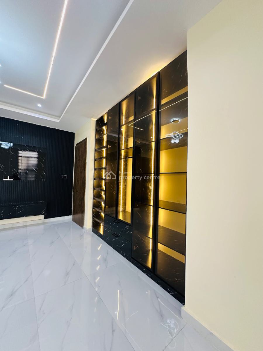 Beautifully Built 2 Bedroom Apartment with Bq & Elevator, Lekki Phase 1, Lekki, Lagos, Flat / Apartment for Sale