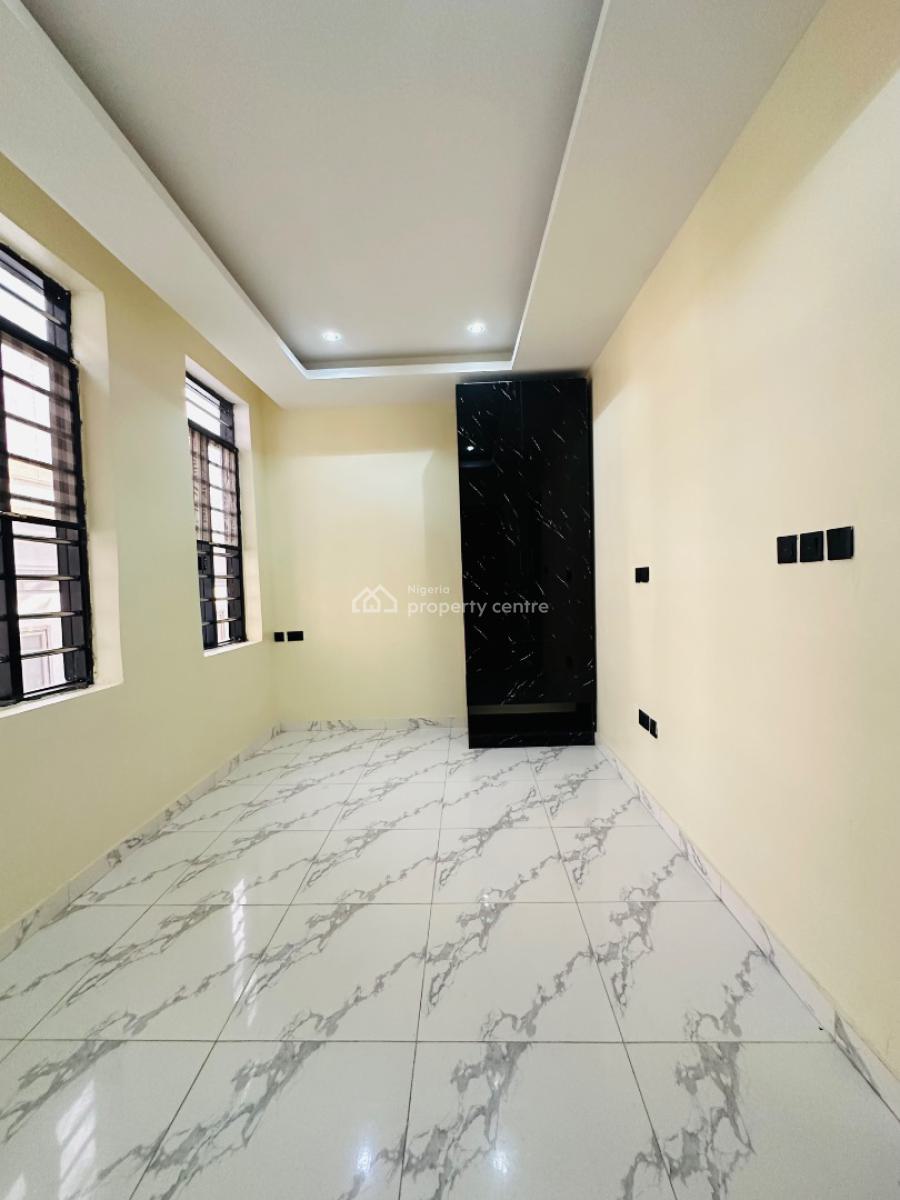 Beautifully Built 2 Bedroom Apartment with Bq & Elevator, Lekki Phase 1, Lekki, Lagos, Flat / Apartment for Sale