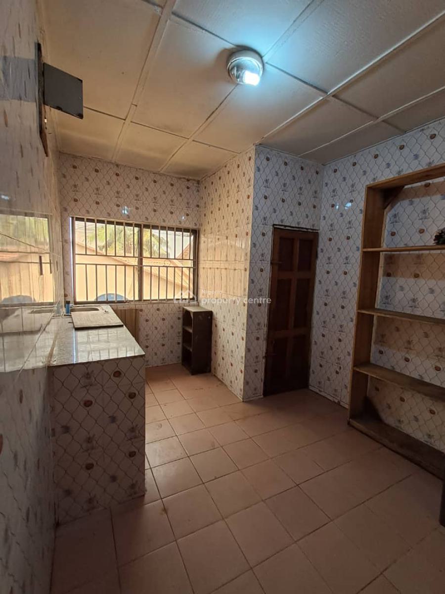 Spacious 3 Bedroom Apartment, Gra Phase 2, Magodo, Lagos, Flat / Apartment for Rent