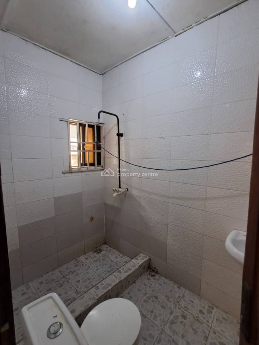 Spacious 3 Bedroom Apartment, Gra Phase 2, Magodo, Lagos, Flat / Apartment for Rent
