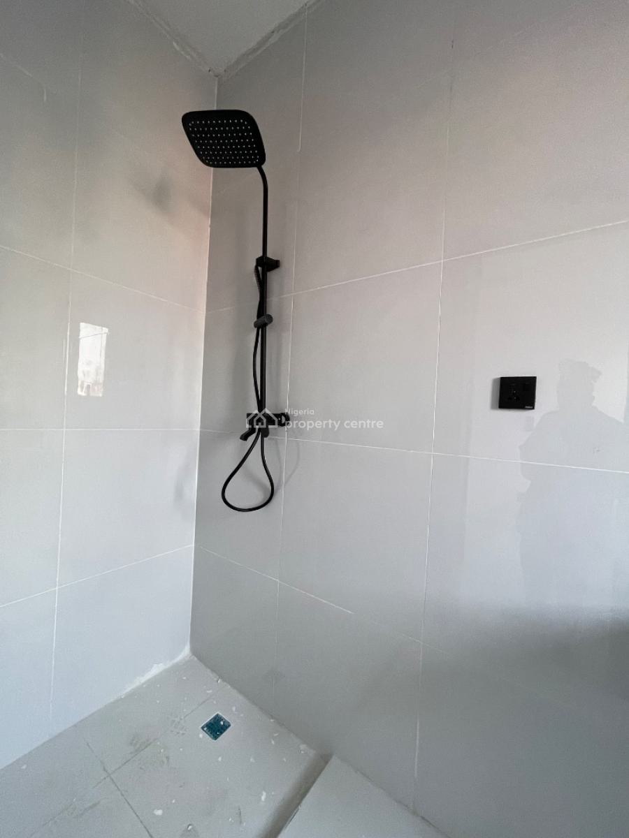 2 Bedroom  Apartment, Lekki Phase 1, Lekki, Lagos, Flat / Apartment for Sale