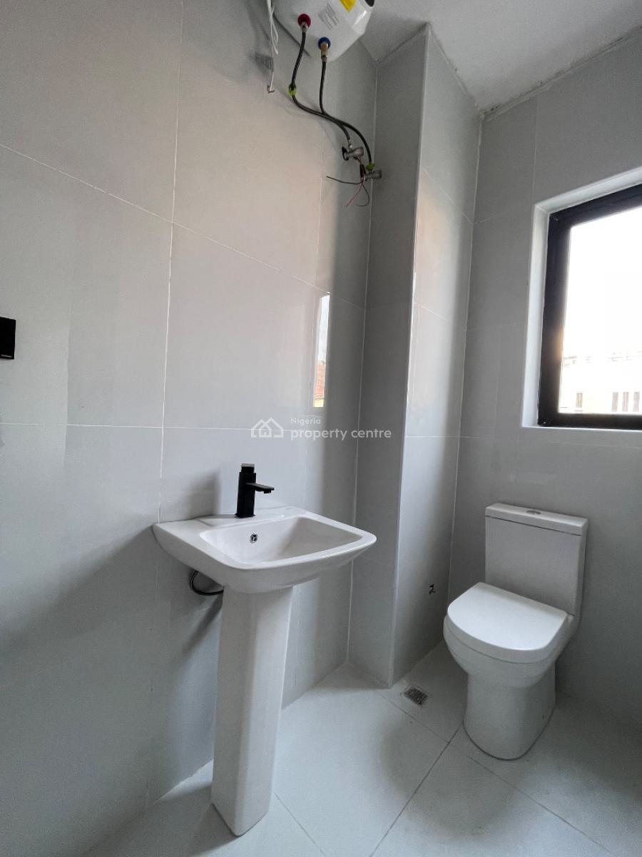 2 Bedroom  Apartment, Lekki Phase 1, Lekki, Lagos, Flat / Apartment for Sale