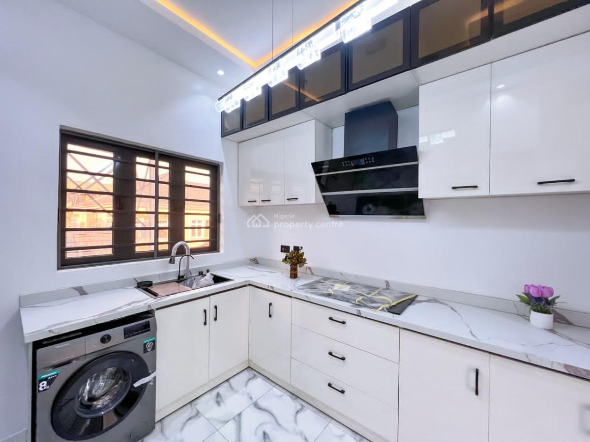 4 Bedrooms Semi Detached with Bq, Lekki Phase 1, Lekki, Lagos, Flat / Apartment for Sale