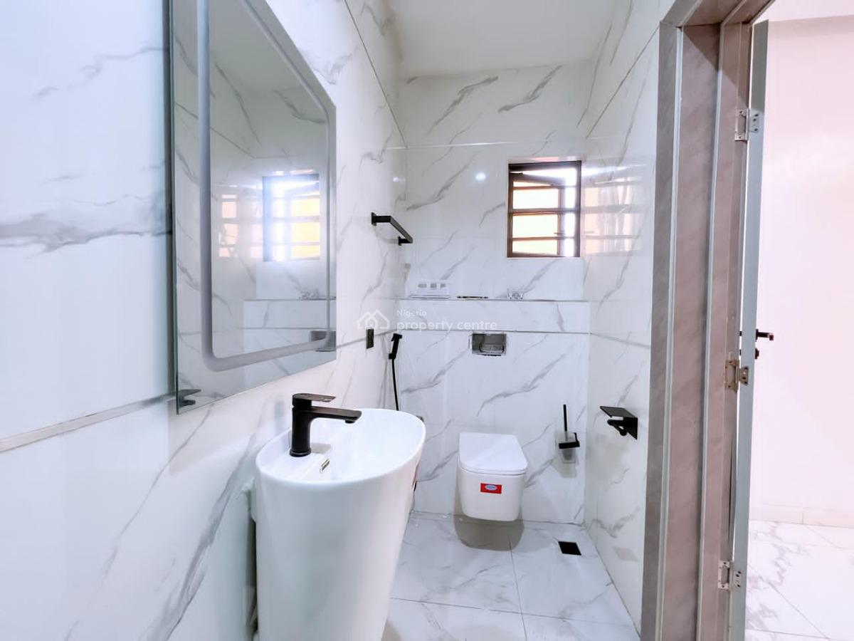 4 Bedrooms Semi Detached with Bq, Lekki Phase 1, Lekki, Lagos, Flat / Apartment for Sale