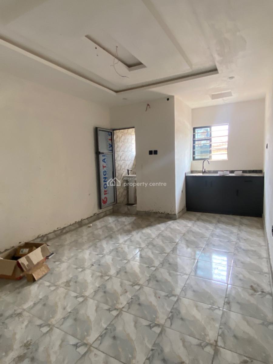 Executive Self Contain Apartment, Shomolu, Lagos, Self Contain (single Rooms) for Sale