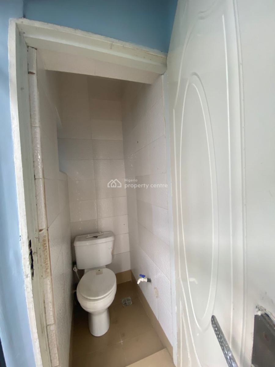 Neatly Used 2 Bedroom Flat, Thera Annex, Blenco Lane, Ajah, Lagos, Flat / Apartment for Rent