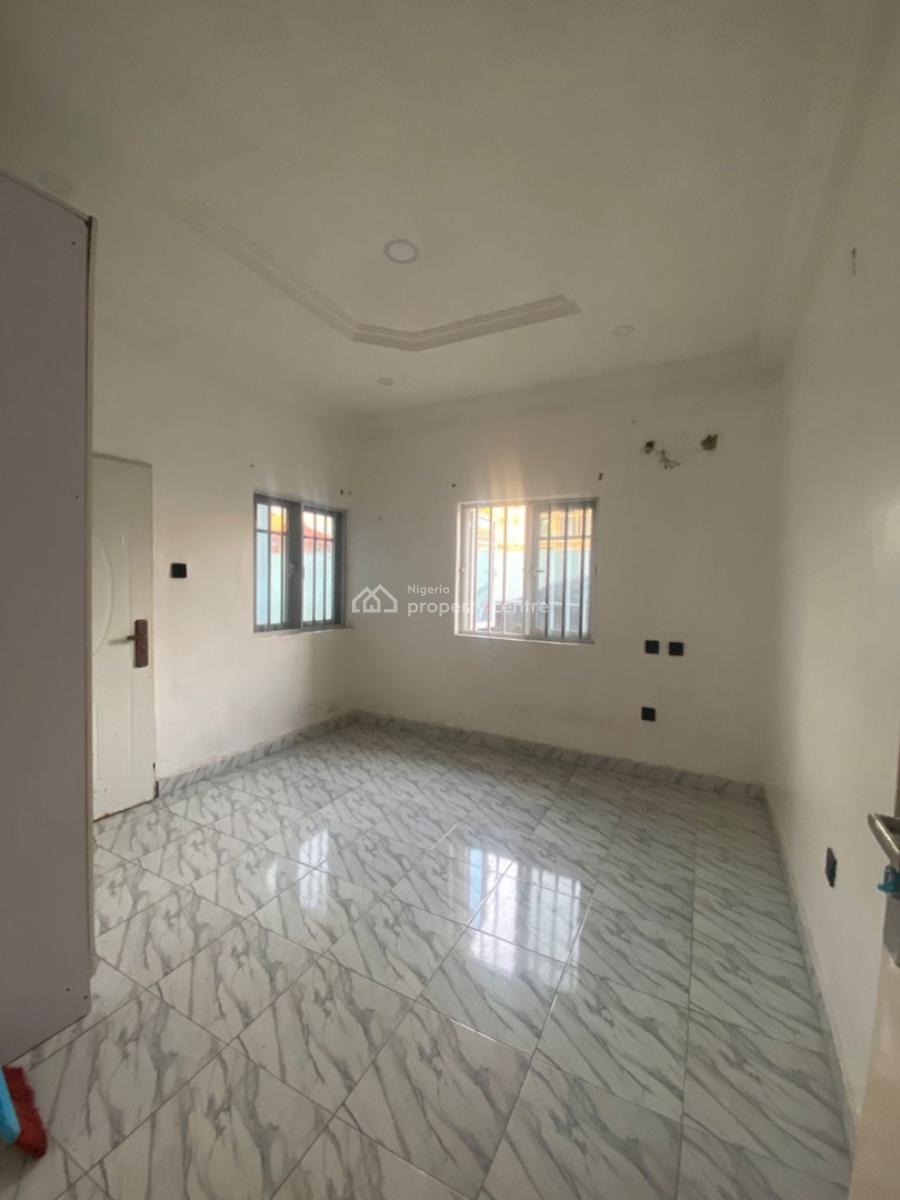 Neatly Used 2 Bedroom Flat, Thera Annex, Blenco Lane, Ajah, Lagos, Flat / Apartment for Rent