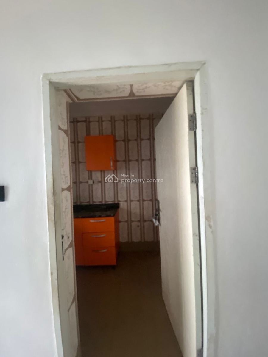 Neatly Used 2 Bedroom Flat, Thera Annex, Blenco Lane, Ajah, Lagos, Flat / Apartment for Rent