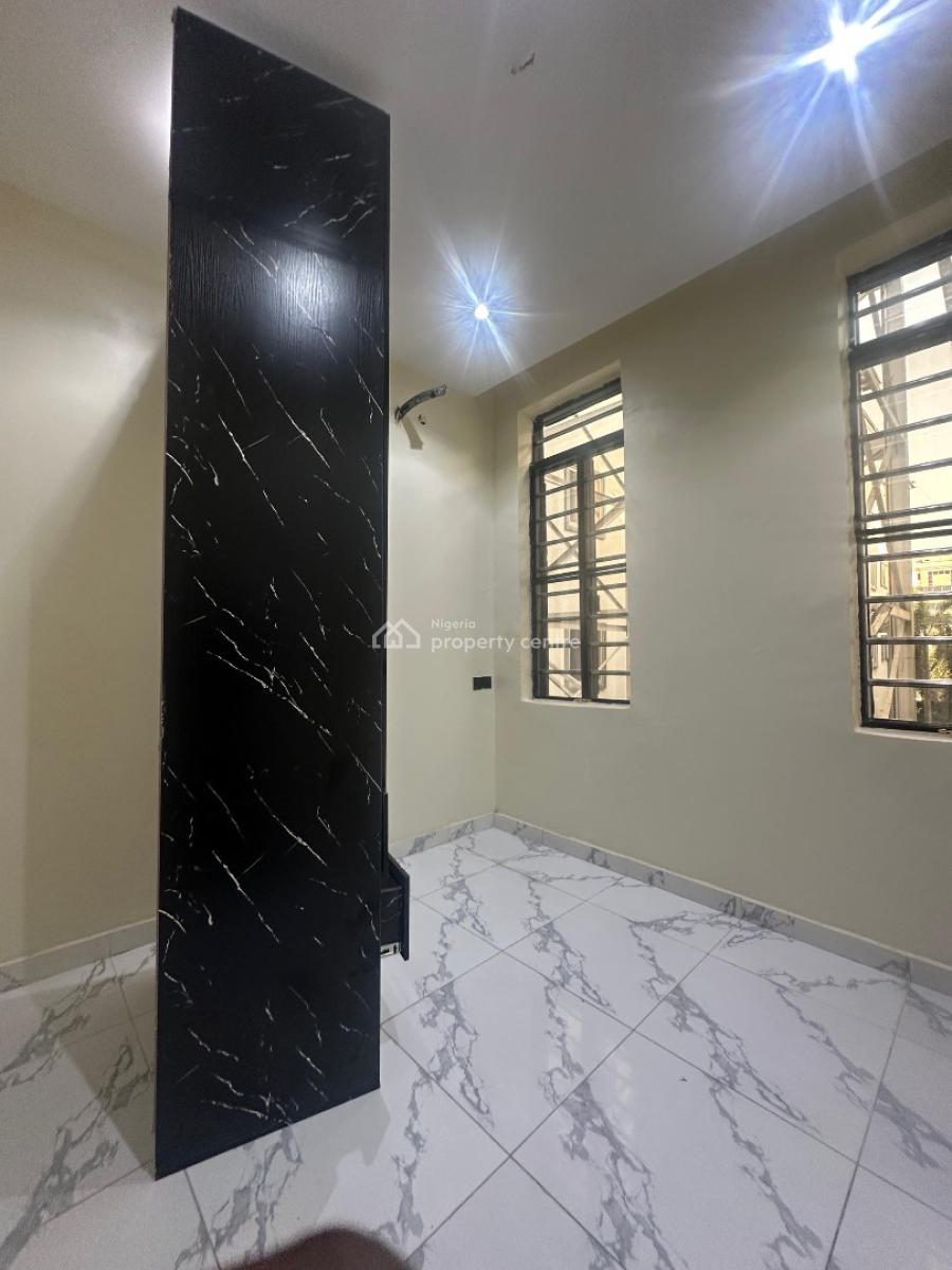 Spaciously Built 3 Bedroom Apartment with Elevator, Lekki Phase 1, Lekki, Lagos, Flat / Apartment for Sale