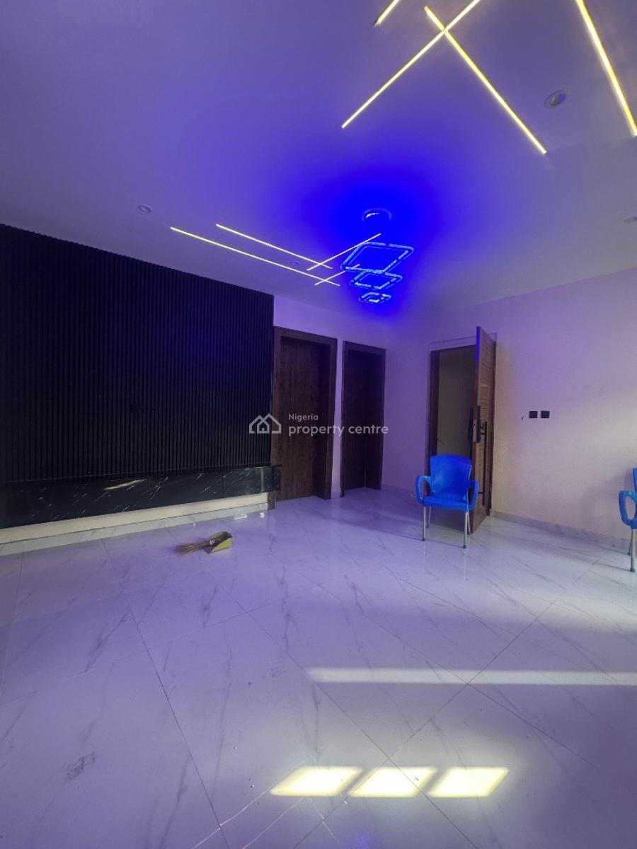 Spaciously Built 3 Bedroom Apartment with Elevator, Lekki Phase 1, Lekki, Lagos, Flat / Apartment for Sale