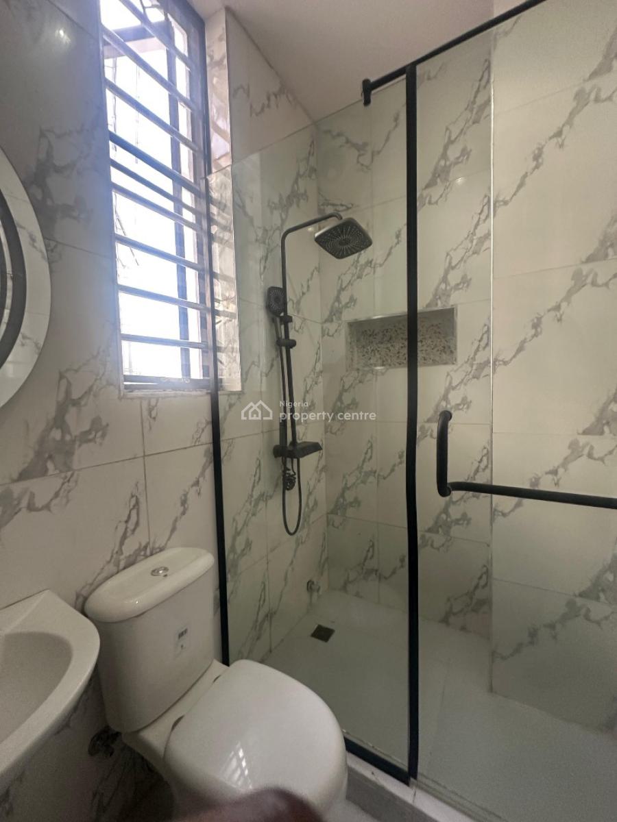 Spaciously Built 3 Bedroom Apartment with Elevator, Lekki Phase 1, Lekki, Lagos, Flat / Apartment for Sale