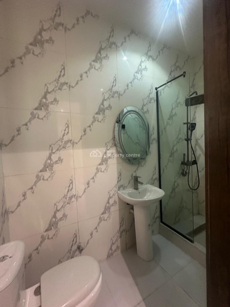 Spaciously Built 3 Bedroom Apartment with Elevator, Lekki Phase 1, Lekki, Lagos, Flat / Apartment for Sale