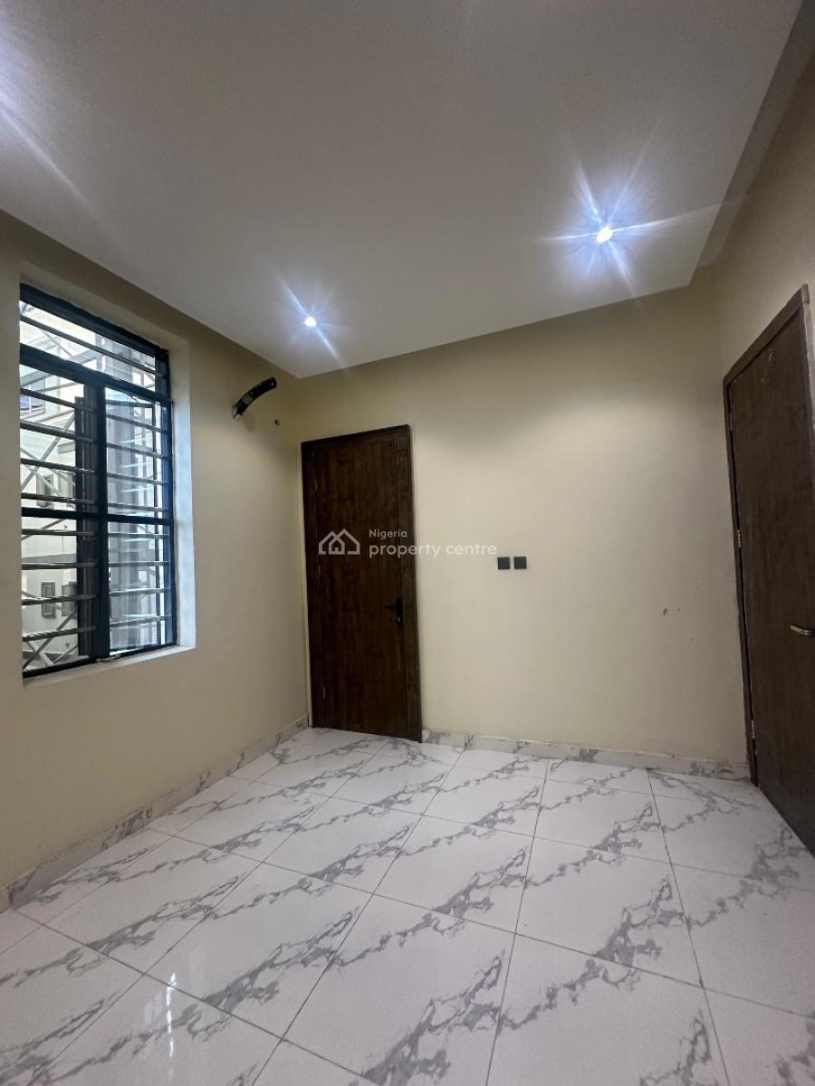 Spaciously Built 3 Bedroom Apartment with Elevator, Lekki Phase 1, Lekki, Lagos, Flat / Apartment for Sale