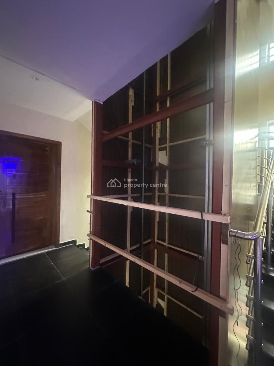 Spaciously Built 3 Bedroom Apartment with Elevator, Lekki Phase 1, Lekki, Lagos, Flat / Apartment for Sale