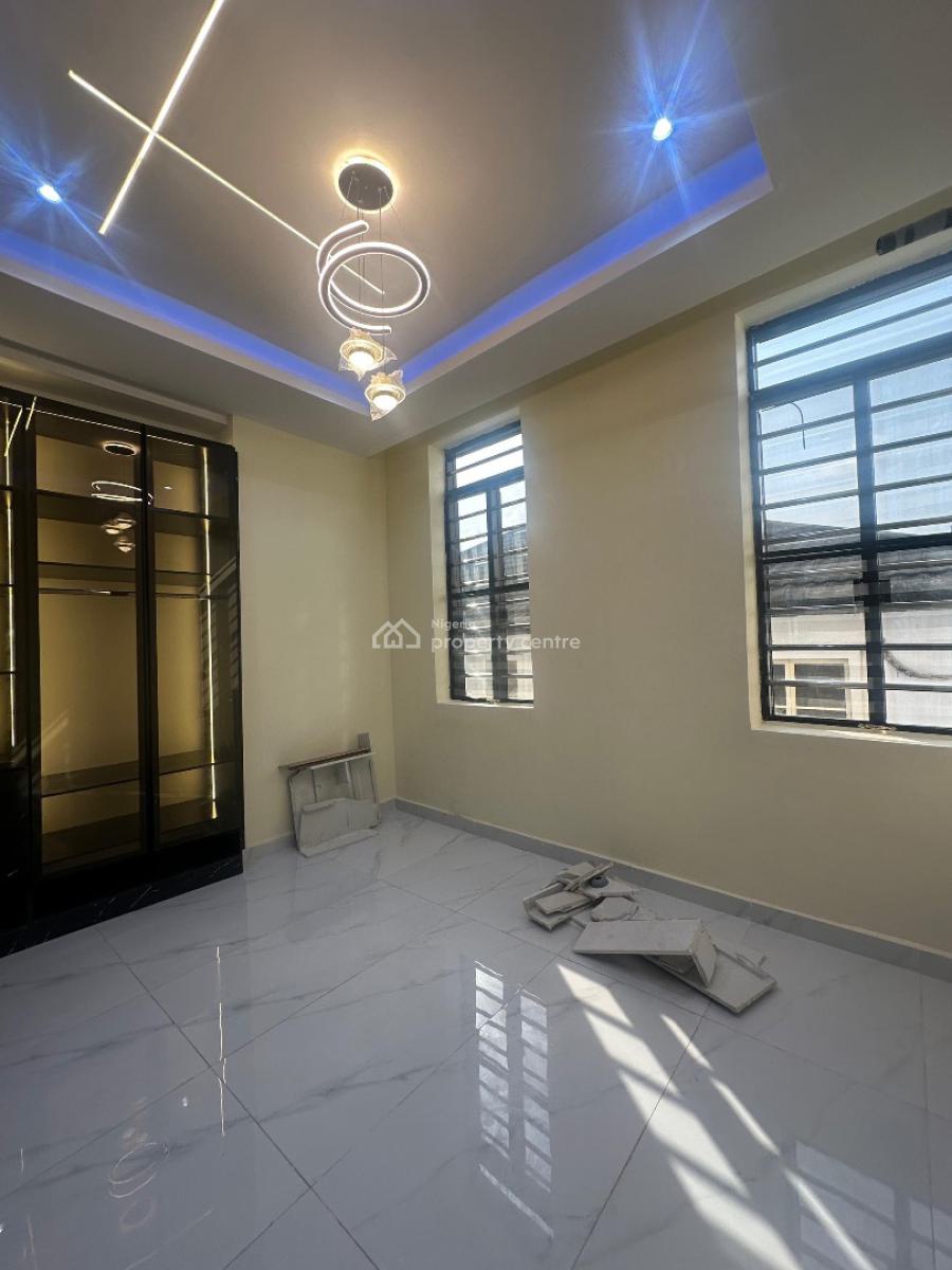 Spaciously Built 3 Bedroom Apartment with Elevator, Lekki Phase 1, Lekki, Lagos, Flat / Apartment for Sale