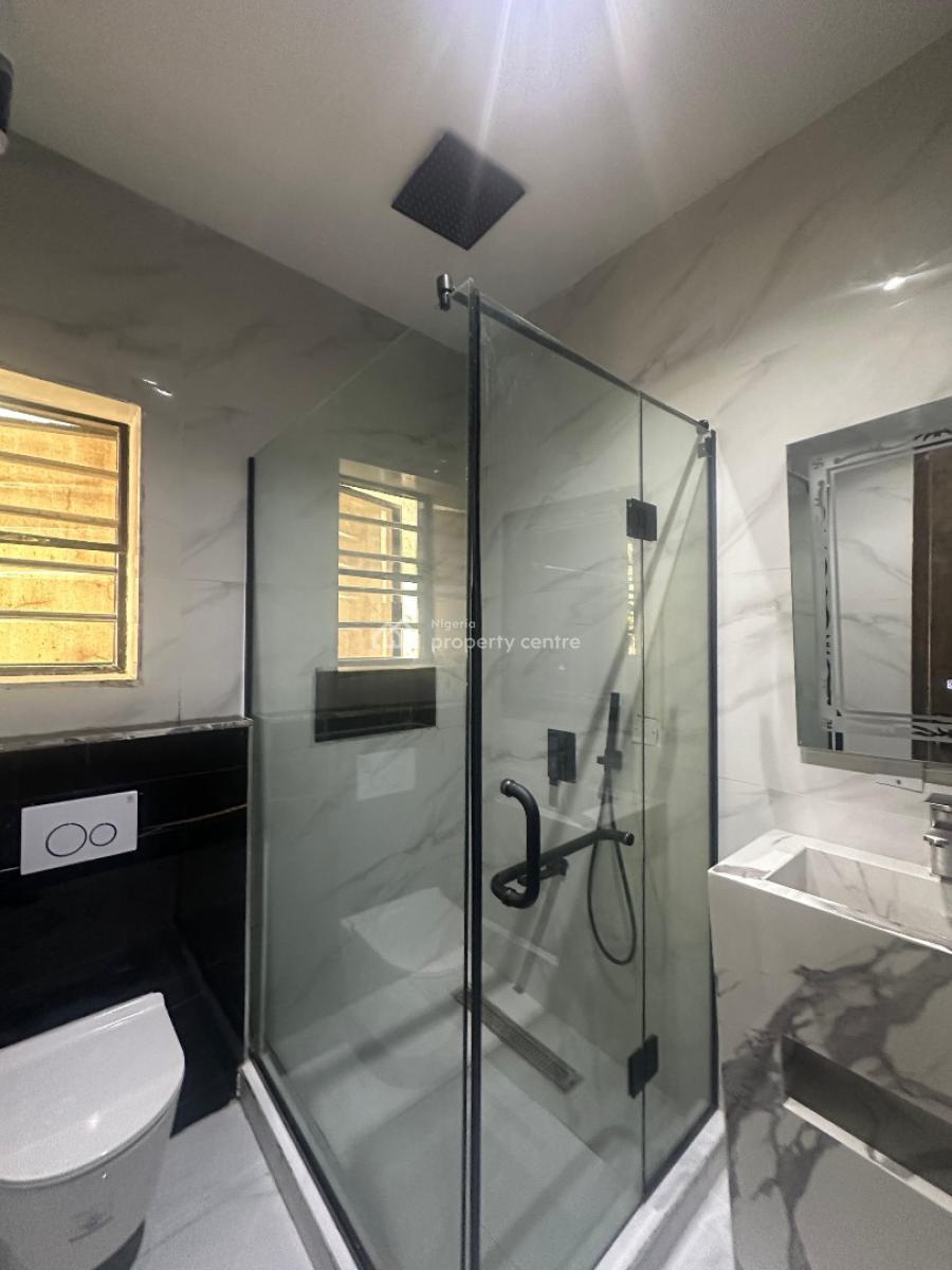 Spaciously Built 3 Bedroom Apartment with Elevator, Lekki Phase 1, Lekki, Lagos, Flat / Apartment for Sale