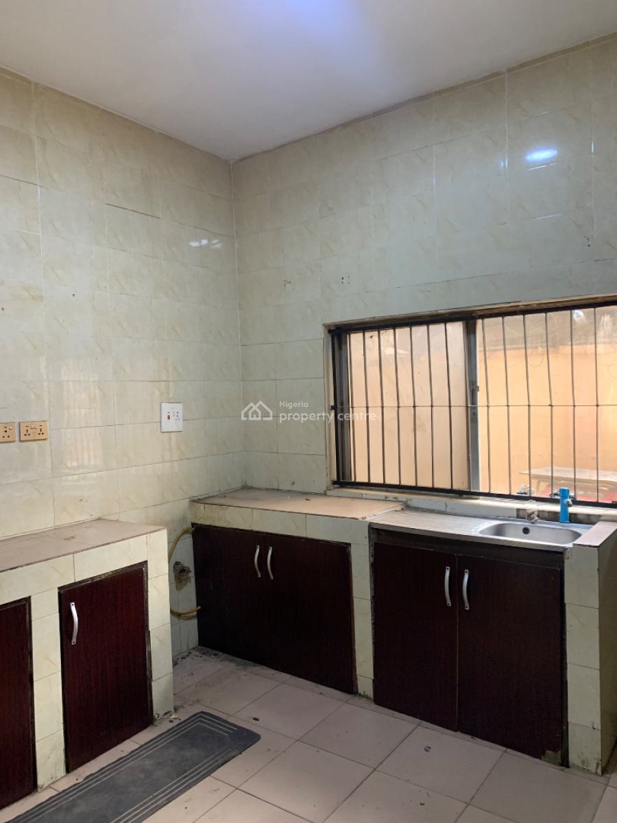 Well Maintained 3 Bedroom Flat in Serene Environment, Gbagada, Lagos, Flat / Apartment for Rent