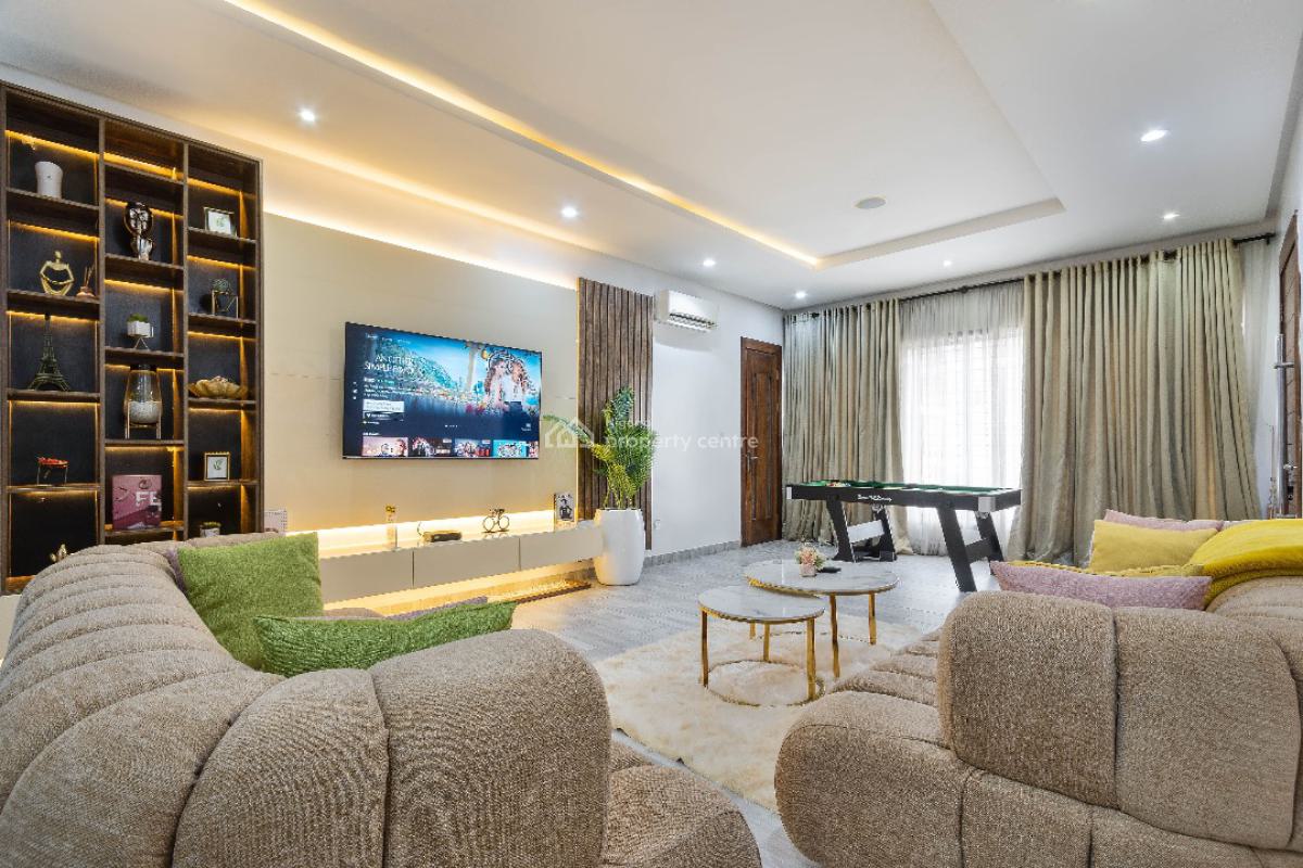 Beautiful 2 Bedroom Apartment, Lekki Phase 1, Lekki, Lagos, Flat / Apartment Short Let