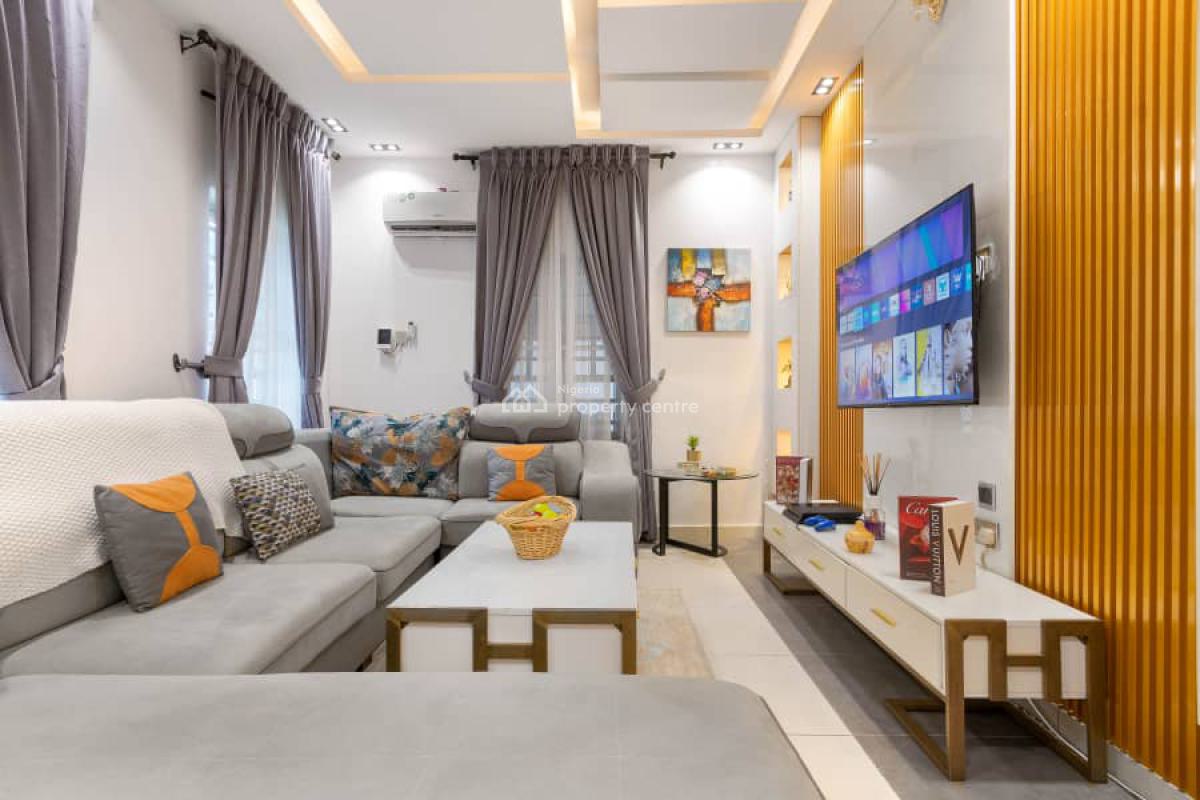 Beautiful 4 Bedroom Apartment, Off Admiralty, Lekki Phase 1, Lekki, Lagos, Flat / Apartment Short Let