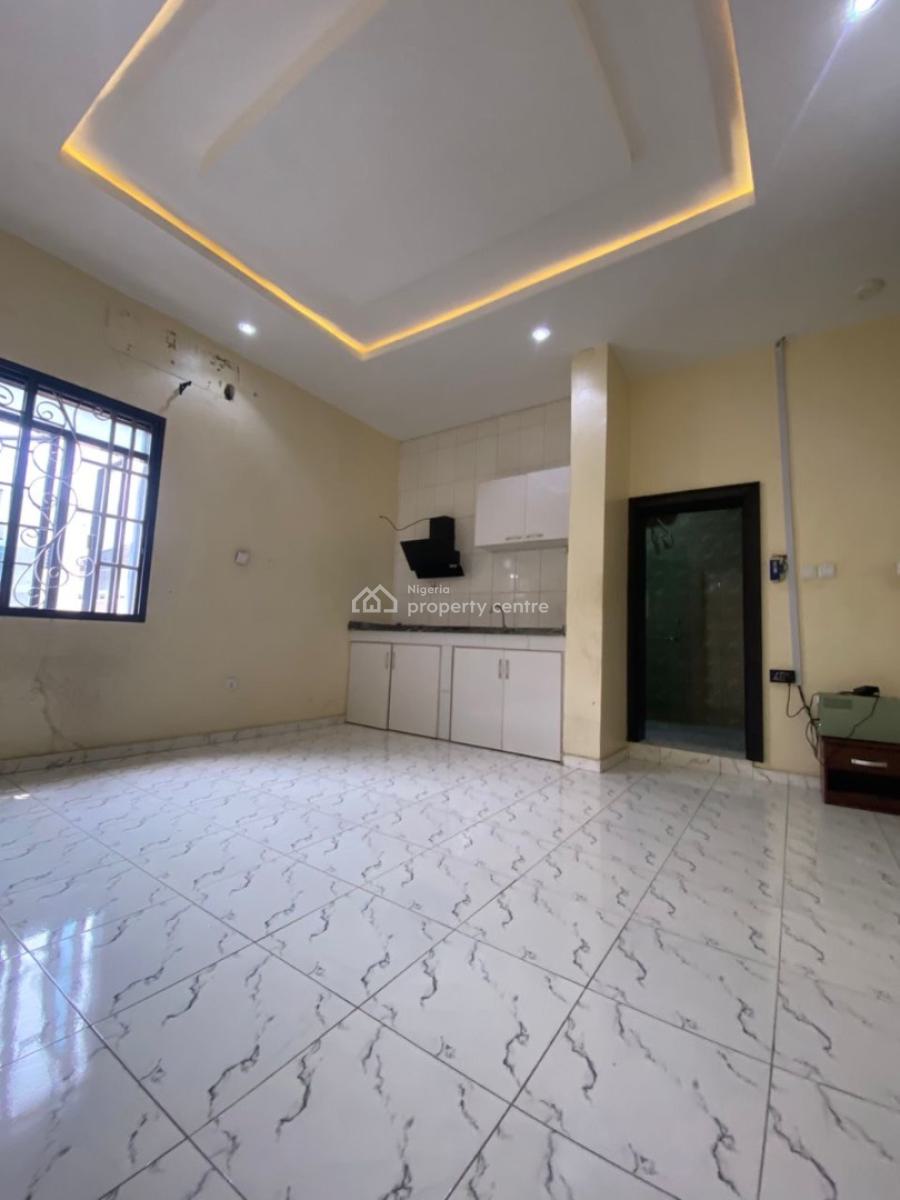 Studio/self Contained in Lekki Phase 1, Agungi, Lekki, Lagos, Self Contain (single Rooms) for Rent