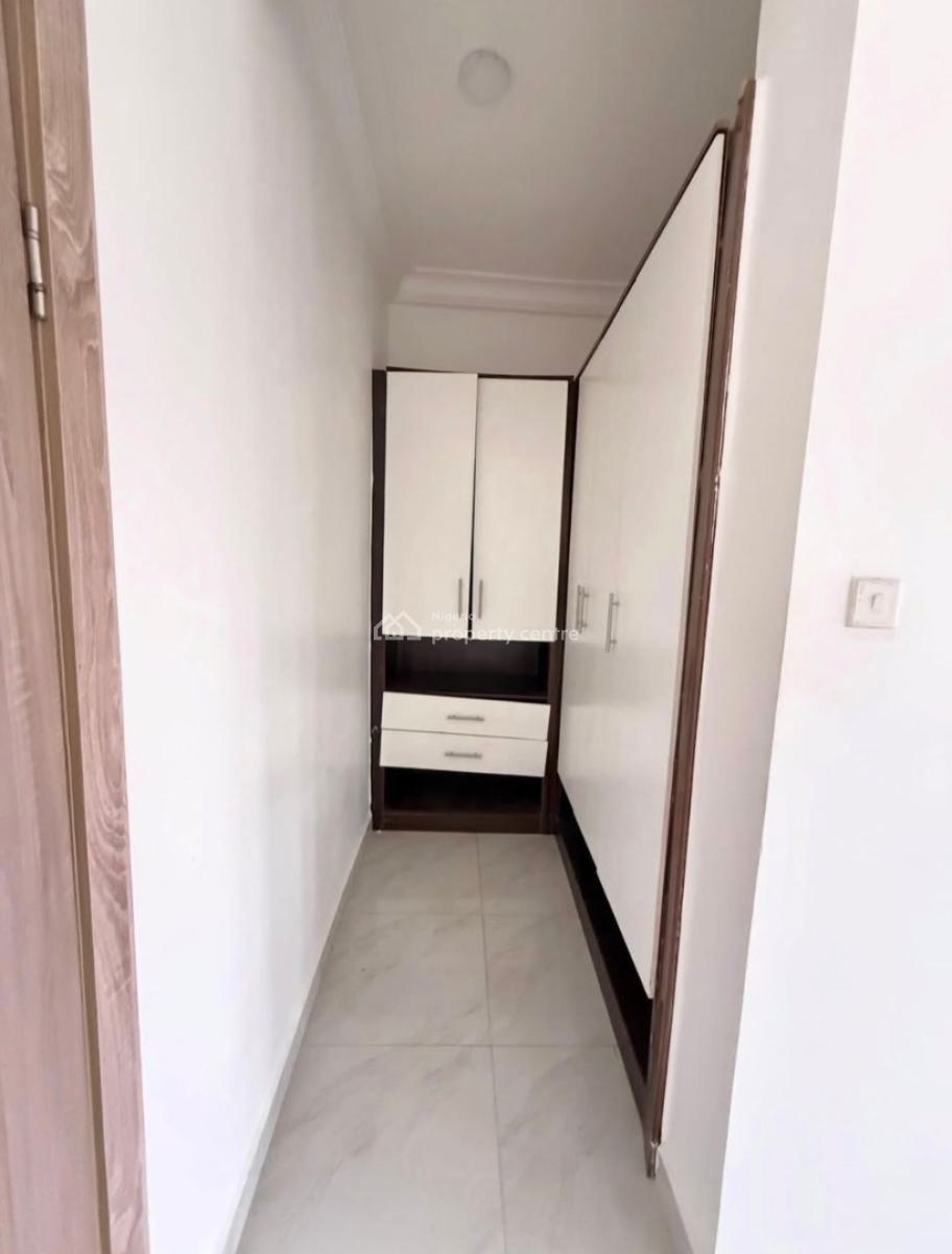 Lovely Spacious 3 Bedroom Flat with Bq, Gilmore, Jahi, Abuja, Flat / Apartment for Rent