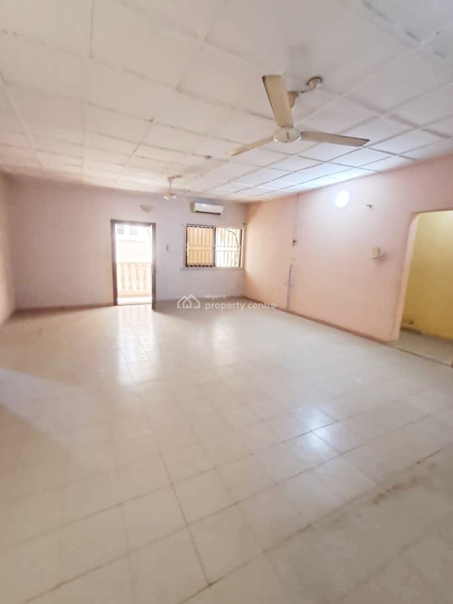 a Well Maintained Spacious 3 Bedroom Flat, Gra Phase 2, Magodo, Lagos, Flat / Apartment for Rent