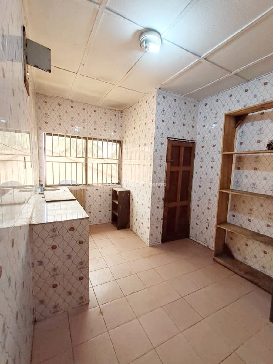 a Well Maintained Spacious 3 Bedroom Flat, Gra Phase 2, Magodo, Lagos, Flat / Apartment for Rent