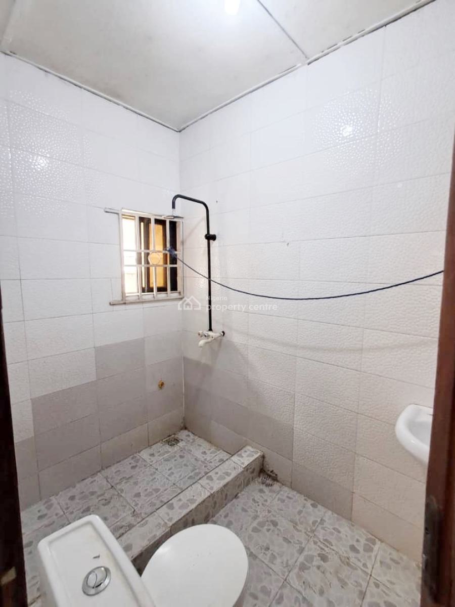 a Well Maintained Spacious 3 Bedroom Flat, Gra Phase 2, Magodo, Lagos, Flat / Apartment for Rent