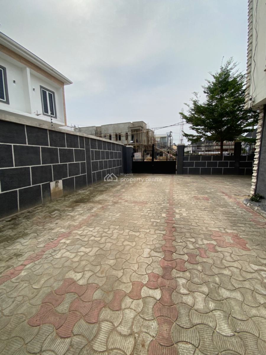 Spacious 3 Bedrooms Apartments Upstairs, Eleganza, Orchid, Lekki Phase 2, Lekki, Lagos, Flat / Apartment for Rent