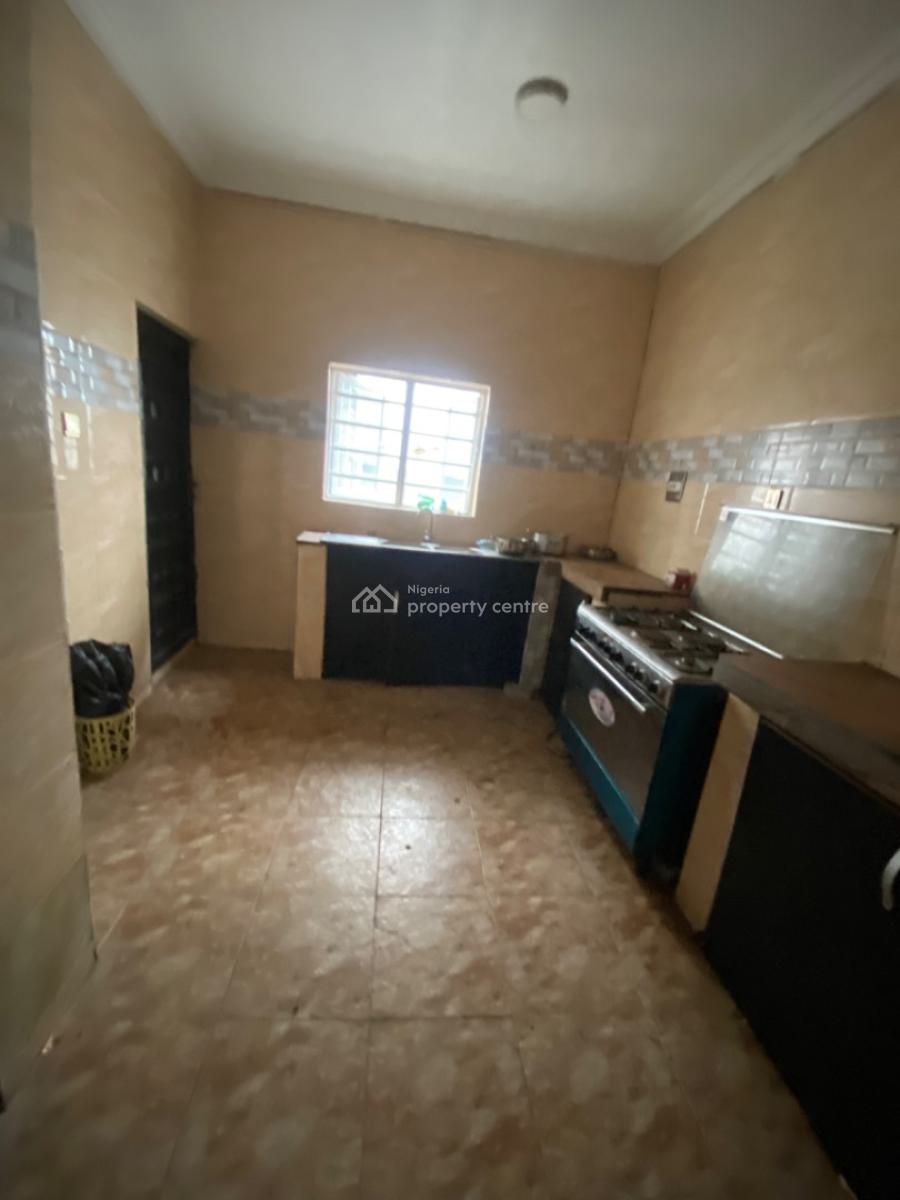 Spacious 3 Bedrooms Apartments Upstairs, Eleganza, Orchid, Lekki Phase 2, Lekki, Lagos, Flat / Apartment for Rent