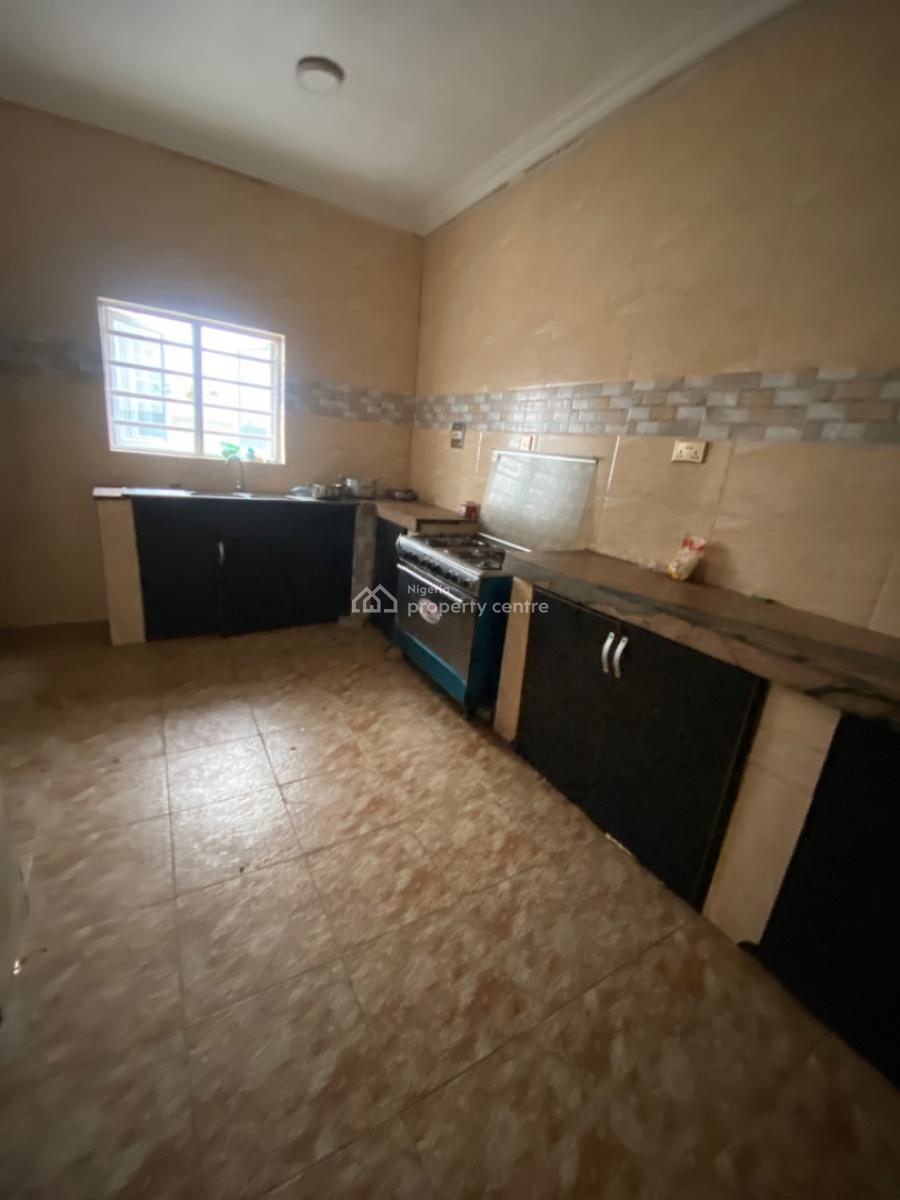 Spacious 3 Bedrooms Apartments Upstairs, Eleganza, Orchid, Lekki Phase 2, Lekki, Lagos, Flat / Apartment for Rent